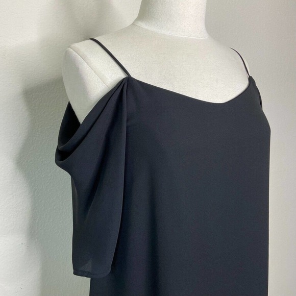 Krisa Cold Shoulder Tunic - Picture 2 of 9